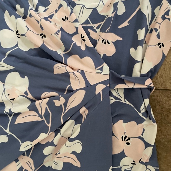 A Pea in the Pod Maternity Dress - Picture 3 of 5